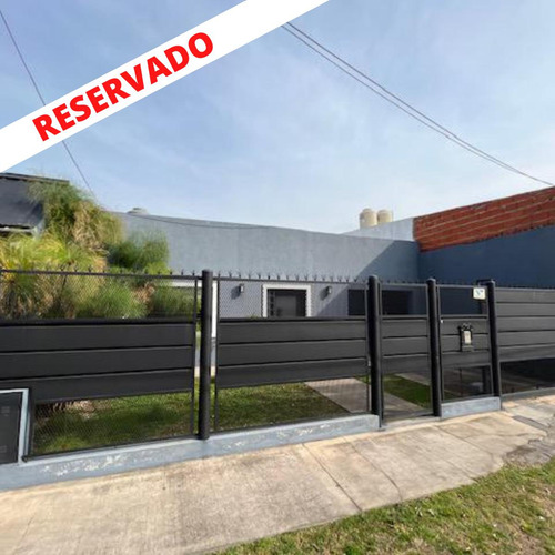 Casa Con Piscina Y Hermoso Parque