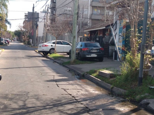 Local Sobre Boulevard Saez Peña En Tigre , Cerca De Todo!