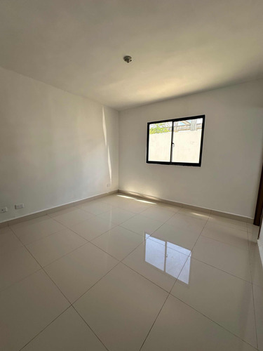 Residencial Corales Del Caribe Apartamento En Alquiler De 3 Habitaciones 1piso Con Un Amplio Barcón, Constara Con Áreas Infantiles Y/o Gym Hermoso Concepto. Ubicado En La Marginal De Las Américas.