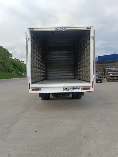 Hermosa Chevrolet Nqr Furgon 2023 Con 30.000km Como Nueva