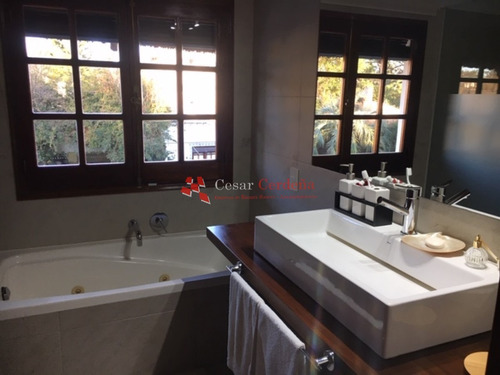 Venta - Muy Linda Casa, Zona De Playa Mansa, Gran Terreno Y Barbacoa- Ref: 1417