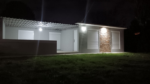 Casa De 2 Dormitorios. Barros Blancos