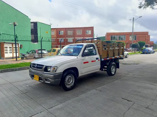 Toyota Hilux Mt 2400cc 4x2 Estacas