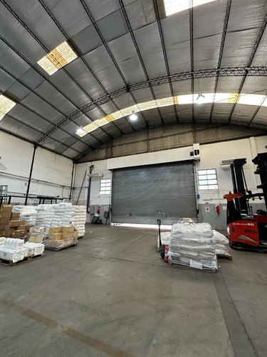 Nave Industrial En Alquiler - 2200 M2 - C/ Oficinas. La Tablada, Provincia De Buenos Aires.