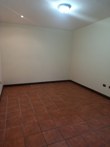 Imagen 8 de 10 de Apartamento En Renta En Zona 16 Kanajuyu