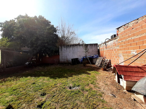 Casa De 2 Dormitorios Con Terreno A La Venta G.dro Baigorria