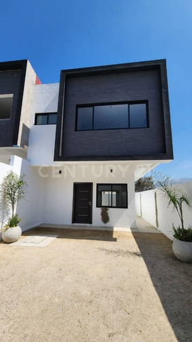 Casa Dentro En Nuevo Desarrollo Con Excelente Ubicación