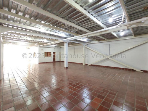 Edificio En Alquiler El Hipodromo, Maracay 24-