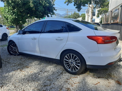 Imagem 4 de 12 de Ford Focus 2.0 Titanium 16v Flex 4p Powershift