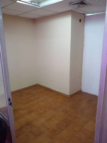 Imagen 10 de 13 de En Venta/alquiler Local Comercial Ubicado En El Centro Comercial 5 De Julio Ve03-583pj-csol