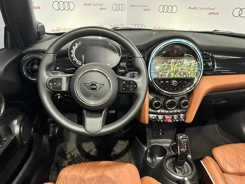 Mini Cooper Convertible 1.5 Iconic At