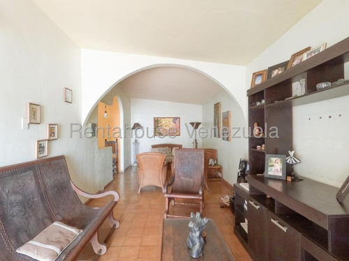 Daniela Linarez Vende Casas En Excelente Urbanismo De Cabudare Posee 226m2 Ademas De Dos Anexos Idependientes Y Se Encuentra En Impecables Condiciones Con Todos Los Servicios Basicos