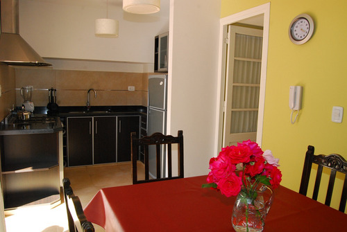 Imagen 2 de 12 de Casa En La Perla Muy Bien Ubicada