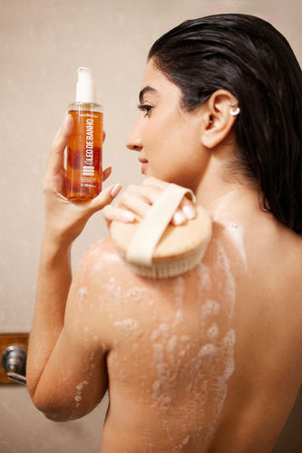 Óleo De Banho 200ml E Bumbum Cream Para Celulite 200g Fragrância Perfume Que Combina O Frescor Das Frutas Cítricas Com A Suavidade E Elegância Floral