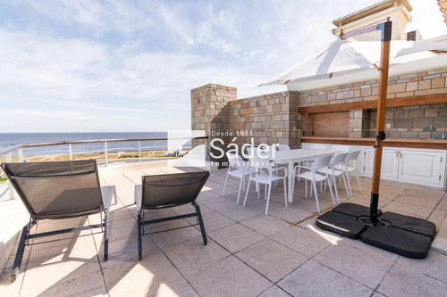Venta De Apartamento 4 Dormitorios Con Vista Al Mar.