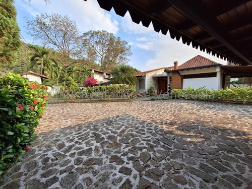 Gbf 25-5255 Venta De Espectacular Casa Acabados De Lujo Maracay El Castaño