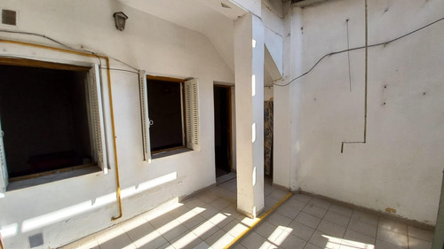 Imagen 10 de 12 de Pasillo 1 Dormitorio Con Patio A Reciclar