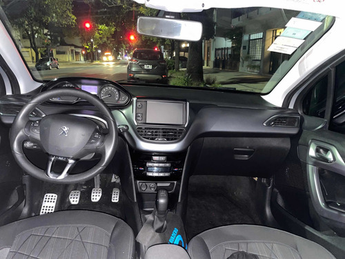 Peugeot 208 Feline