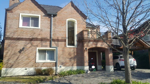 Amplia Casa 3 Dor Con Pileta Y Jardín En Barrancas San José