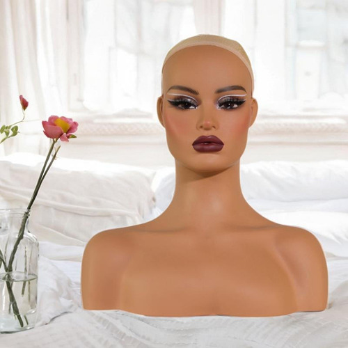 Cabeza De Maniquí Femenina Realista Con Maquillaje Para