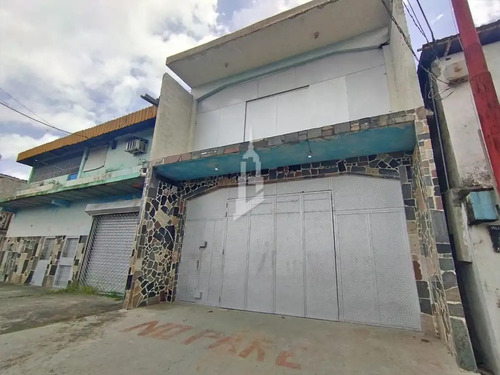 Local Avenida Libertador, San félix De Dos Niveles