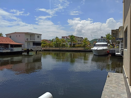Imagen 1 de 14 de Casas Botes A