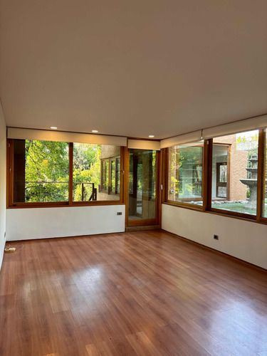 Casa En Arriendo De 5 Dorm. En Lo Barnechea