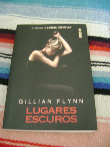 Lugares Oscuros. Gillian Flynn. En Portugues. Como Nuevo!