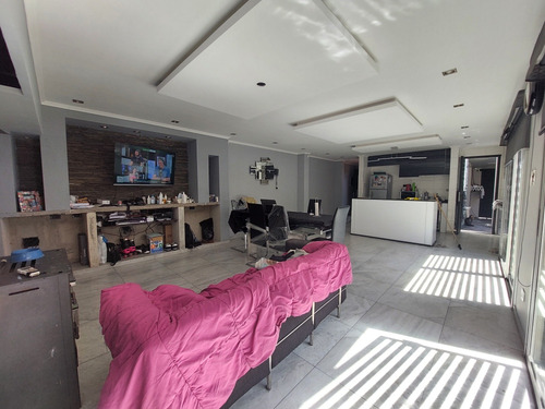 Casa De 4 Ambientes En Venta En Wilde Con Pileta Y Cochera