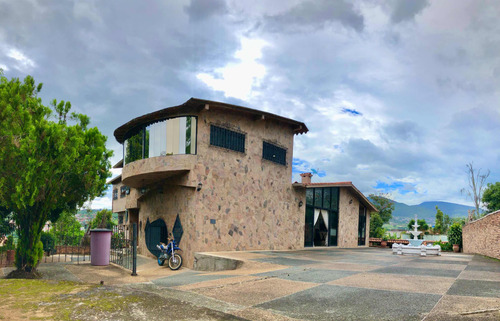 Casa En Venta Urb Las Lomas Gc
