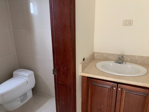 Penthouse De Dos Niveles En Bella Vista, Santo Domingo