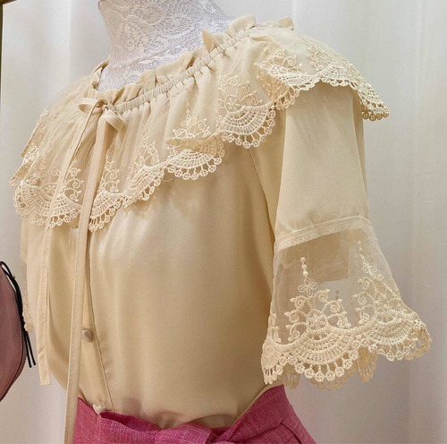Imagem 3 de 8 de Blusinha Feminina Bege Ciganinha Ombro A Ombro