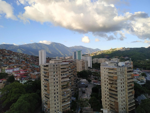 Apartamento En Venta Avenida Intercomunal El Valle, Frente Al Liceo Jose Avalos