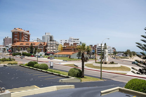 Malecon Iii, Playa Mansa, Vista Plena A La Bahía De Punta Del Este- Ref: 3808