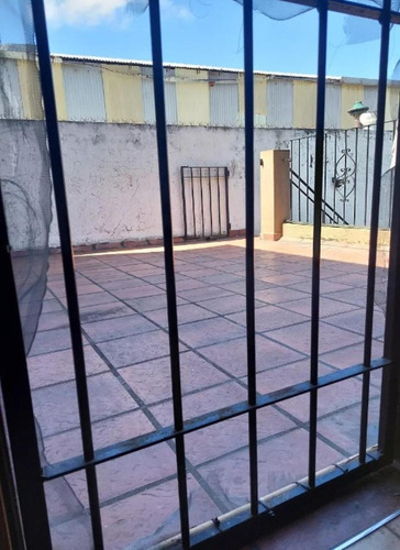 Casa Multifamiliar En Venta - 5 Dormitorios 2 Baños - 300mts2 - Don Bosco