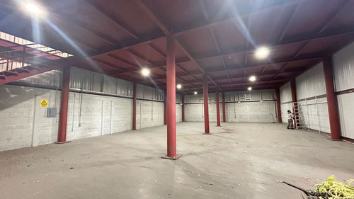 Nave Industrial O Bodega Venta O Renta En Ave Principal De Xonacatlan, Límite Con Lerma.