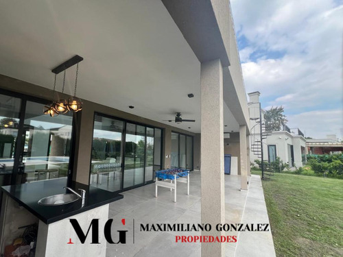 Casa En Venta, 10 Ambientes - Terralagos, Canning.