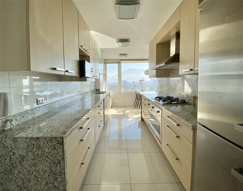 Casa En Venta De 3 Dorm. En Las Condes