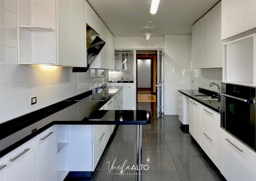 Depto.subida Sta. Teresa Vitacura / Jardin Y Piscina Privada