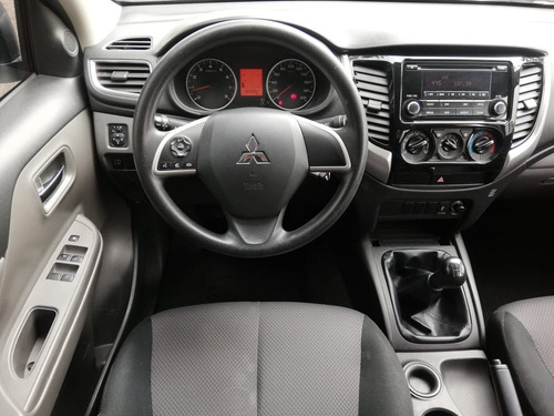 Imagen 8 de 13 de Mitsubishi L200 2018 2.4 Cabina Doble 4x2 Mt