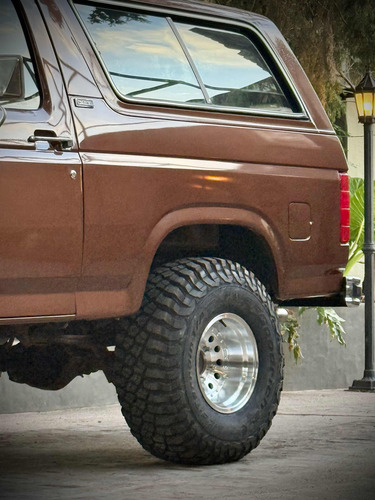 Ford Bronco V8