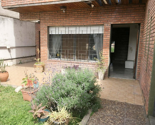 Casa En Venta - 5 Dormitorios 2 Baños - Cochera - Morón