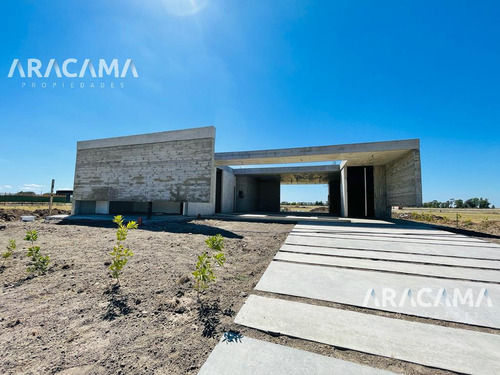 Imagen 2 de 20 de Casa En Venta En Lares De Canning - Canning