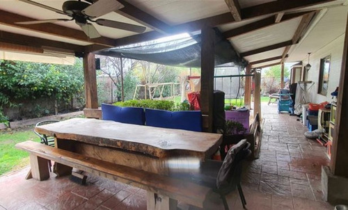 Se Vende Casa De 1 Piso. 3d, 3b + Servicio Y Quincho