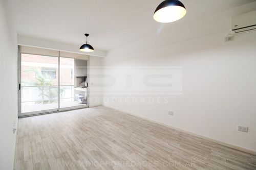 Imagen 2 de 29 de Semipiso De 3 Amb Con Cochera, Estilo Moderno En San Isidro