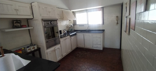 Chalet En Venta- Luis Maria Campos N° 294 Entre Zapiola Y Avellaneda- Bernal