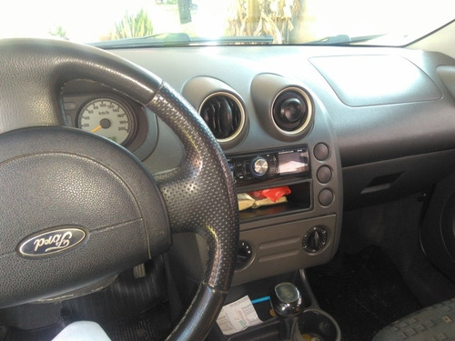 Imagem 5 de 5 de Ford Fiesta 2003 1.0 Personnalité 5p