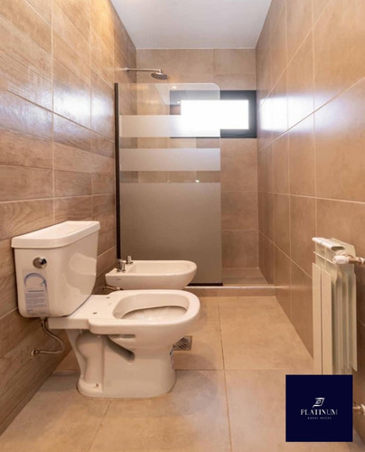 Venta Dúplex 4 Dormitorios Grand Bourg Con Cochera