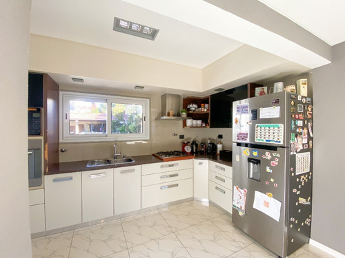 Venta Casa En Lote Propio Con Parque Y Piscina Villa Luzuriaga - Acepta Permuta!