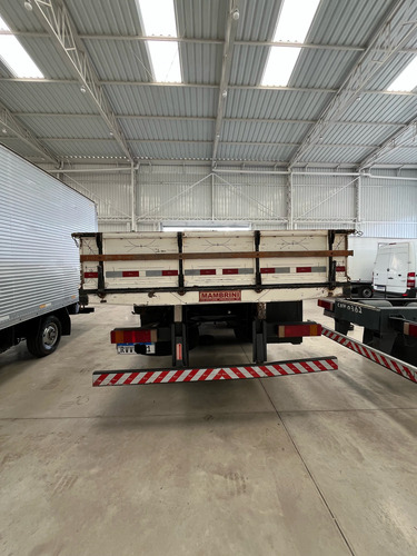 Tector 31-300 Branco 2023 Com Carroceria De Madeira 8x2